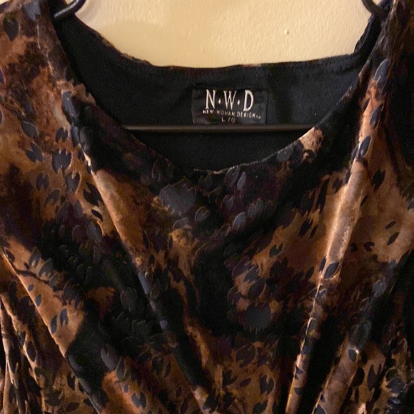 NWD brown & black velvet like midi dress with decorative darted waist - Picture 3 of 8
